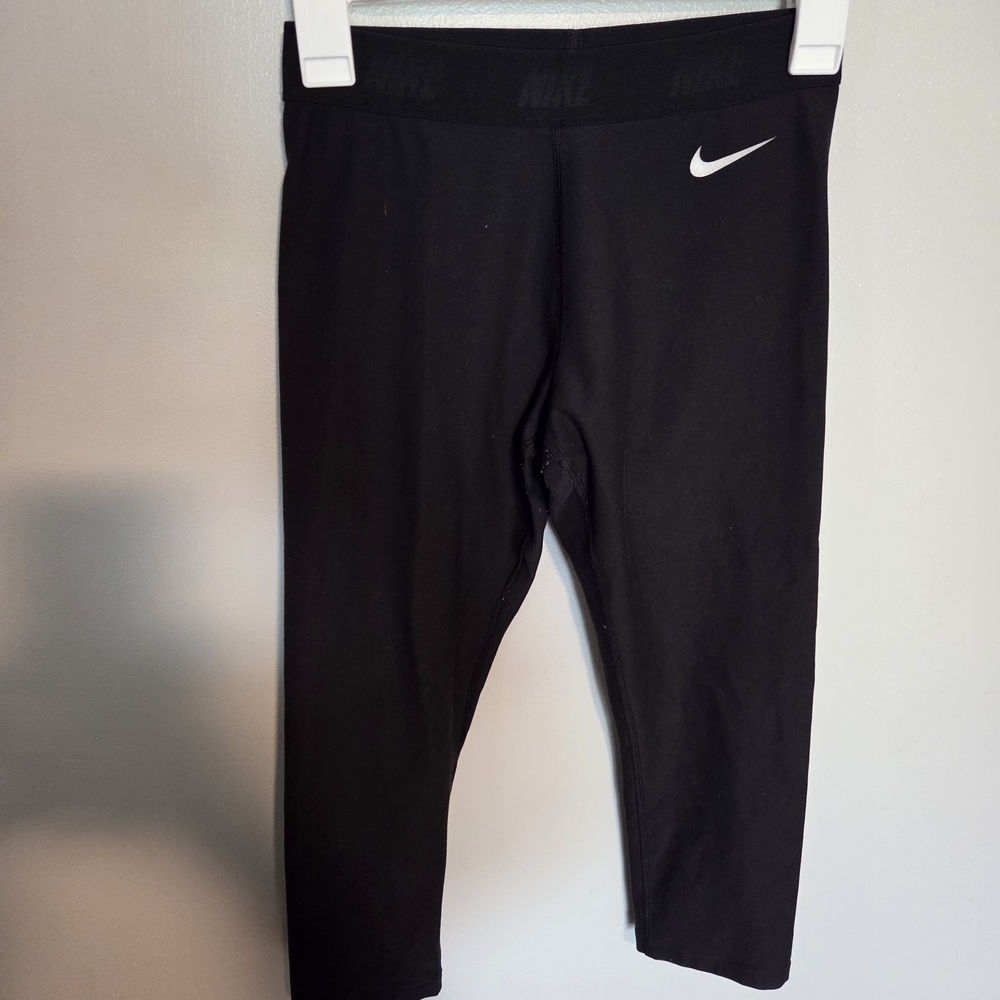Nike Womens Black Ankle Leggings with White Swoosh